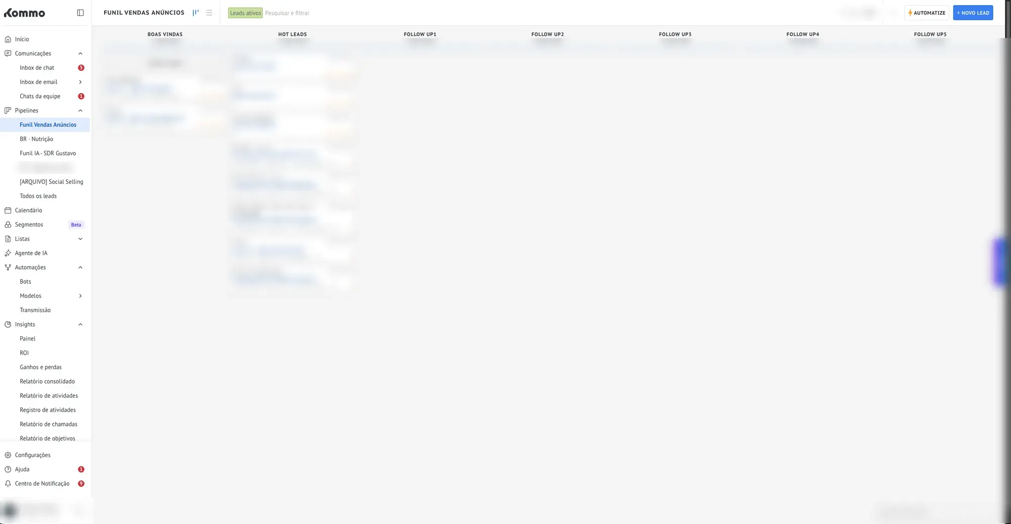 Pipeline no CRM: boas-vindas, lead quente e follow-up, com os dados dos leads borrados